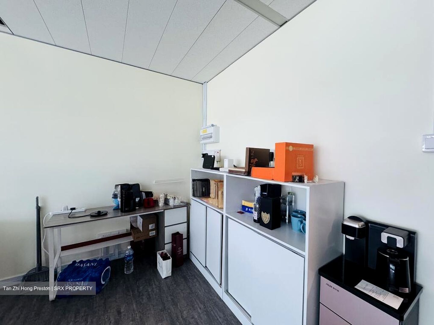 Gateway East (D7), Office #517426481